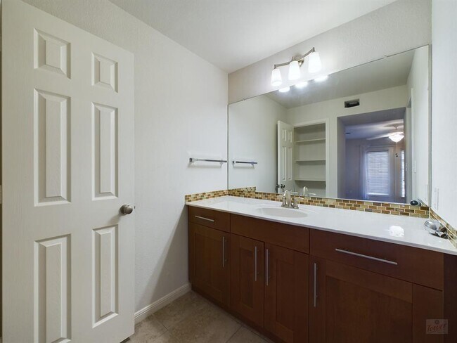 Building Photo - 7685 Northcross Dr