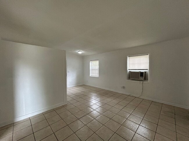 Building Photo - Convinient 2 Bedroom Home in Arlington!