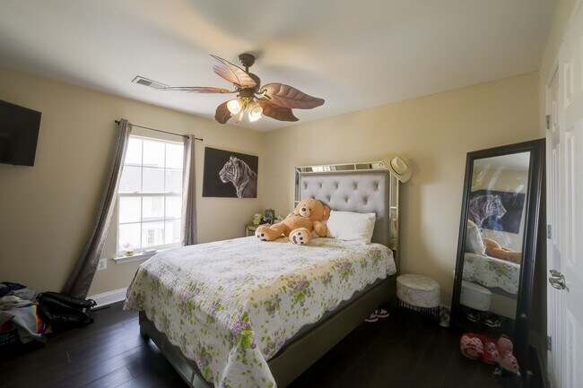 Building Photo - Luxurious Single Family Home in Emerald Farm