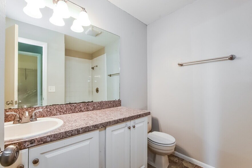 Building Photo - 8611 Drayton Ct
