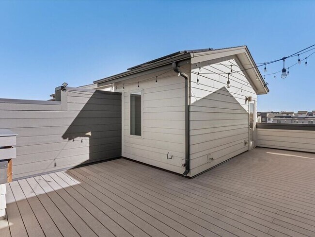 Building Photo - 2504 N Moline St