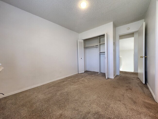 Building Photo - 1140 Magic Lamp Way