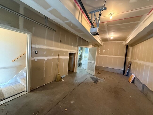 Building Photo - g434