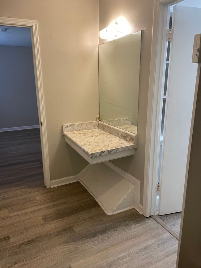 Building Photo - Remodeled 3 bedroom 2 bath