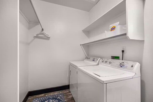 Building Photo - 304 Palomino Dr
