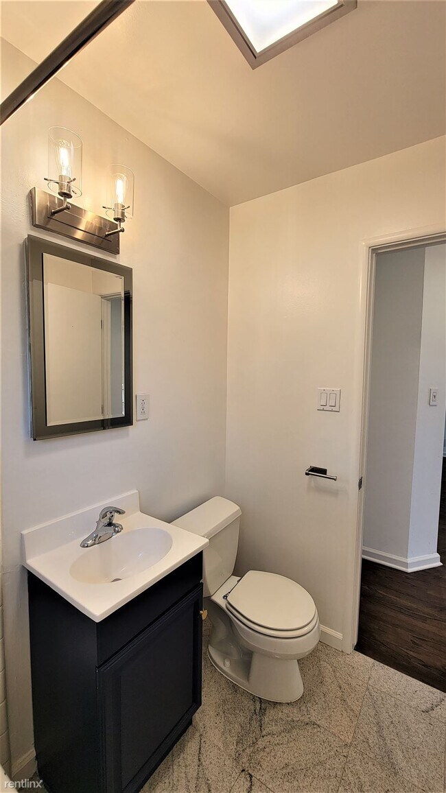 Building Photo - 2 br, 1 bath House - 604 9th Avenue