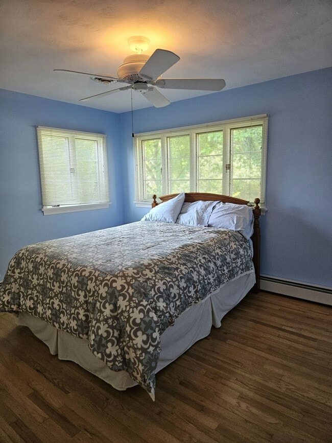 Building Photo - 3 Bedroom  Available June 8th  2026