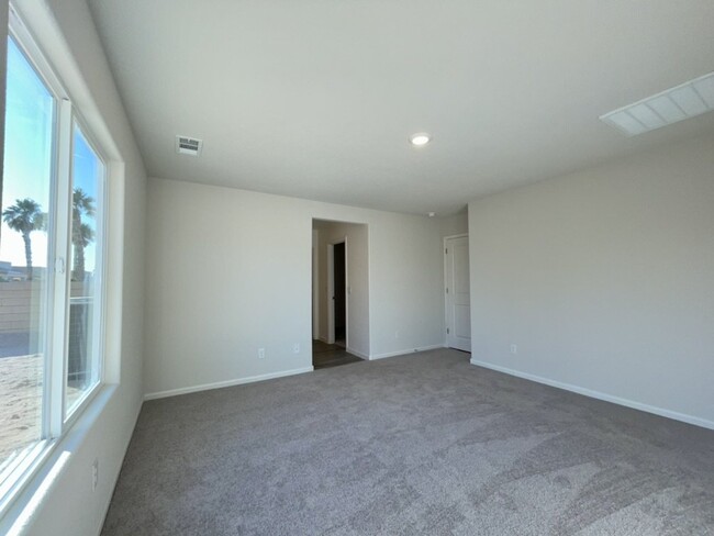 Building Photo - 4 bed 2 bath 2 car garage in gated Adult C...