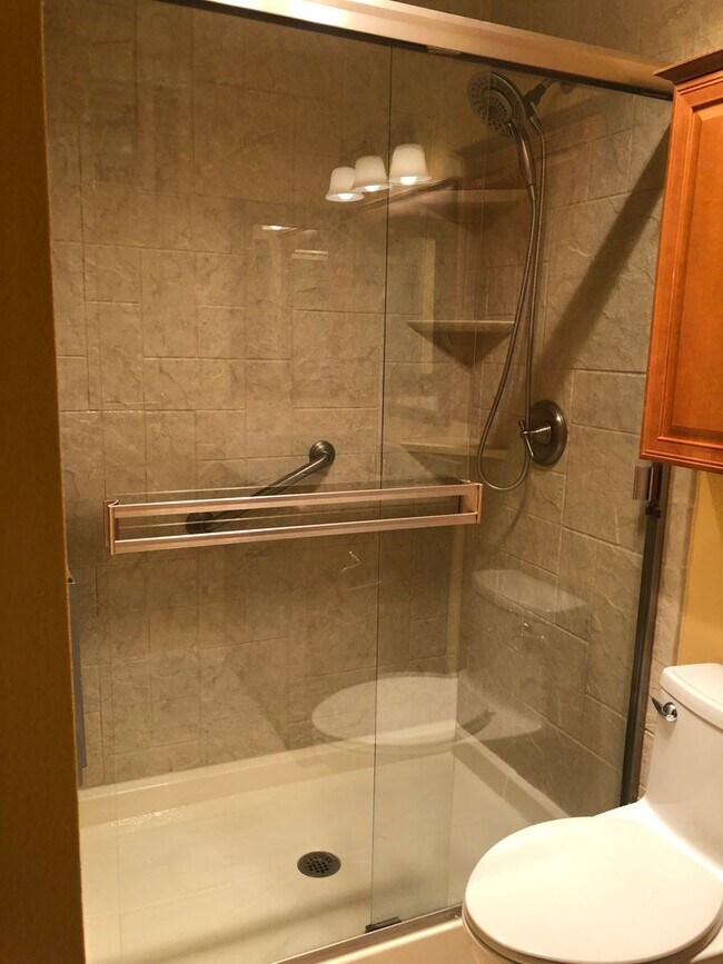 Building Photo - Beautiful upgraded 3b/2b home for rent in ...