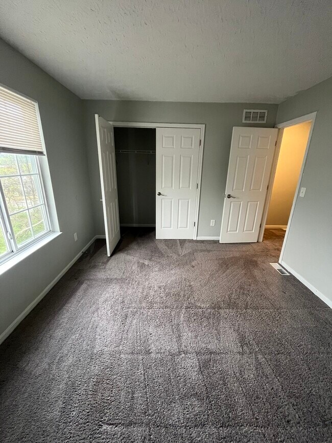 Building Photo - 2-Bedroom Townhome