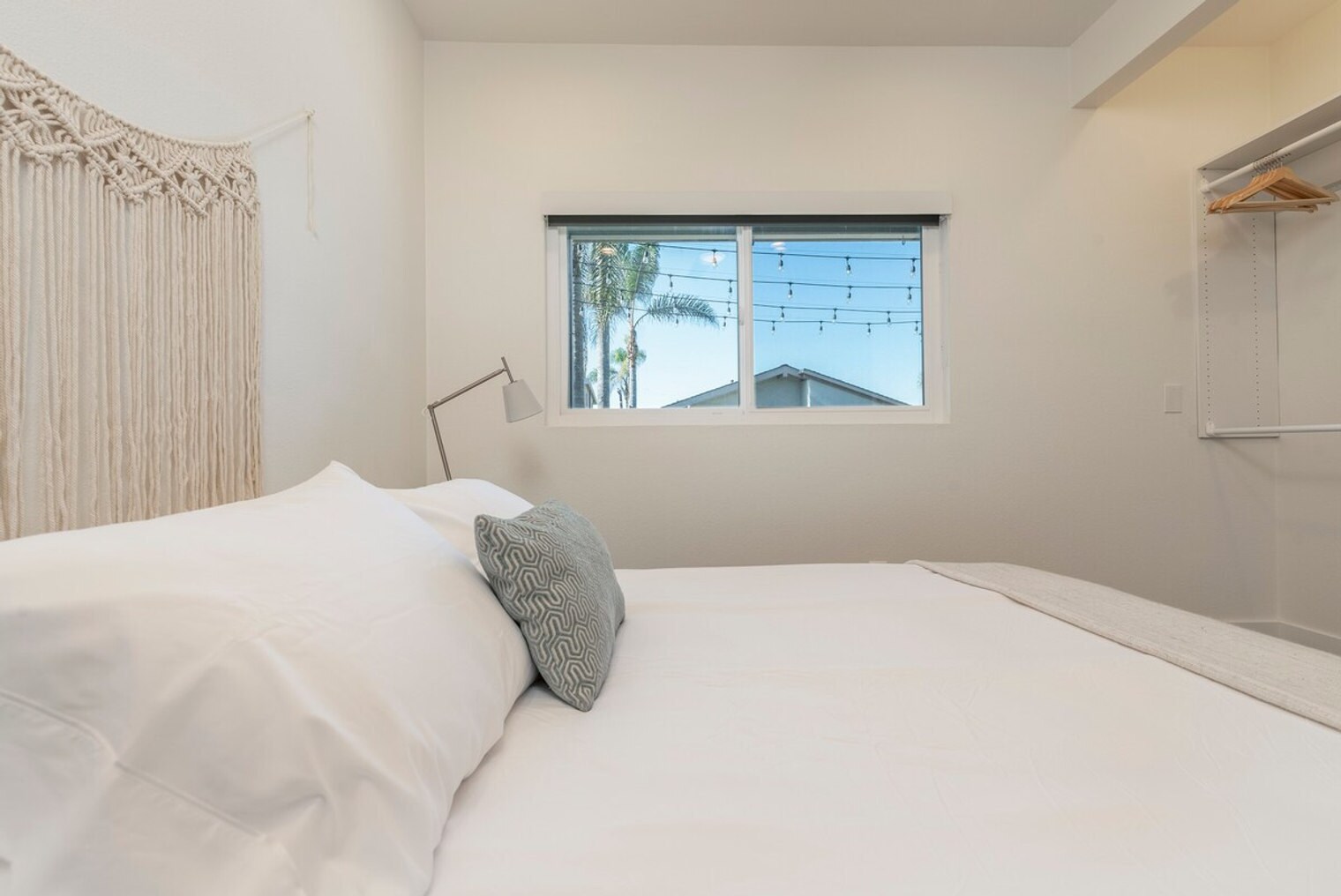 Building Photo - 1562 Lorraine Dr