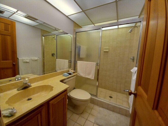 Building Photo - 9960 S Ocean Dr