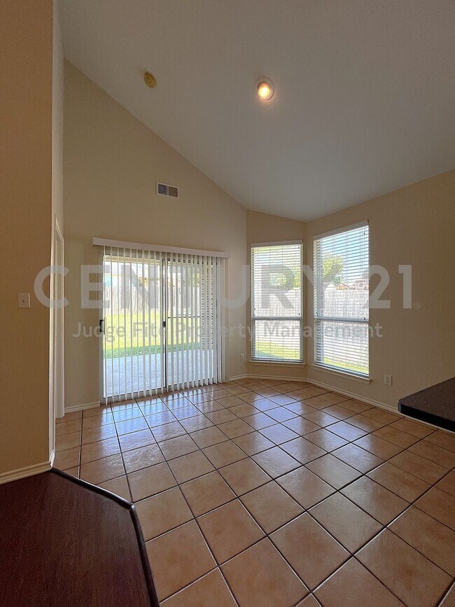 Building Photo - Updated 4/2/2 in Marine Creek Estates For Rent!