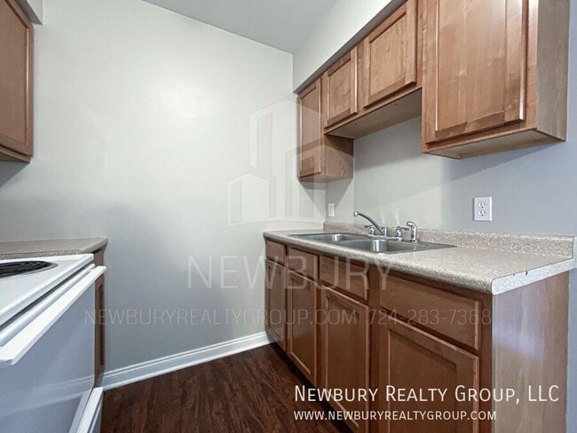 Building Photo - 1 Sunbury Estates