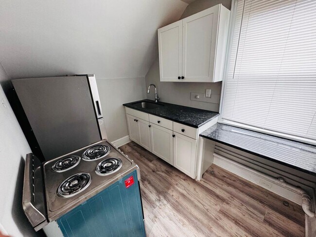 Building Photo - Studio Apartment on Linden Lane – Walk to Downtown Princeton