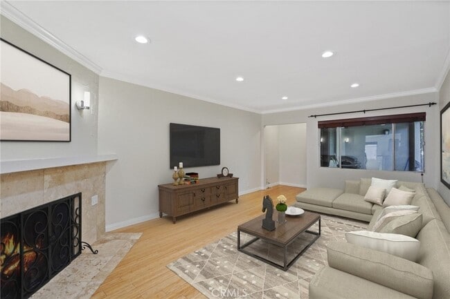 Primary Photo - 15457 Moorpark St