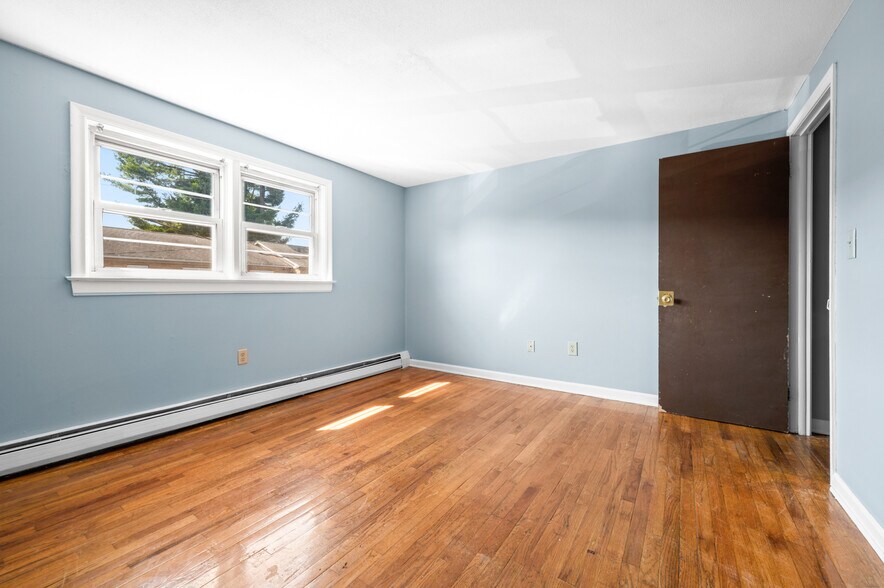 Building Photo - 338 Park Ave