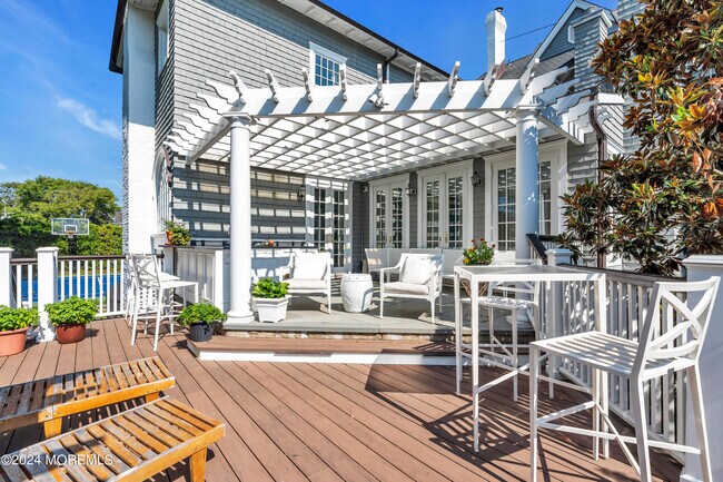 Building Photo - 207 Monmouth Ave