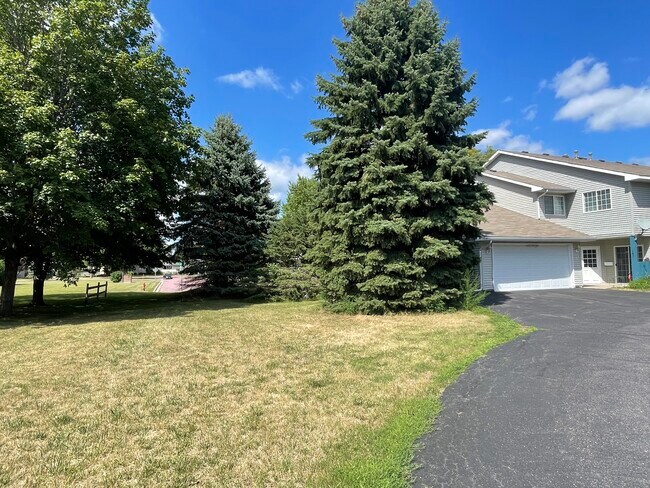 Building Photo - 185 Heather Ln