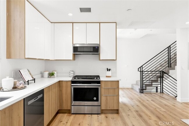Building Photo - 503 N Santa Anita Ave