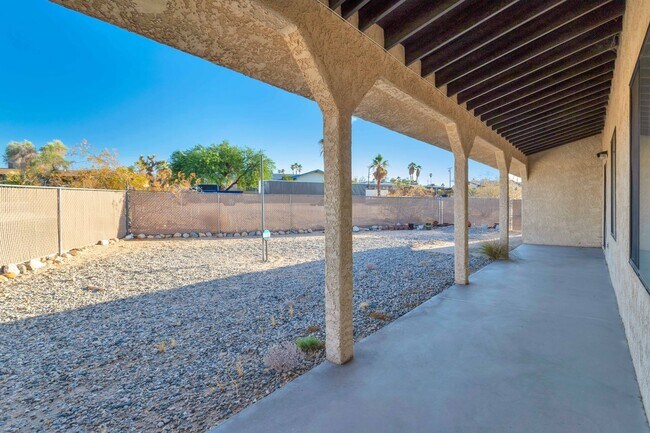 Building Photo - Must See 4 bedroom 2 bath Home