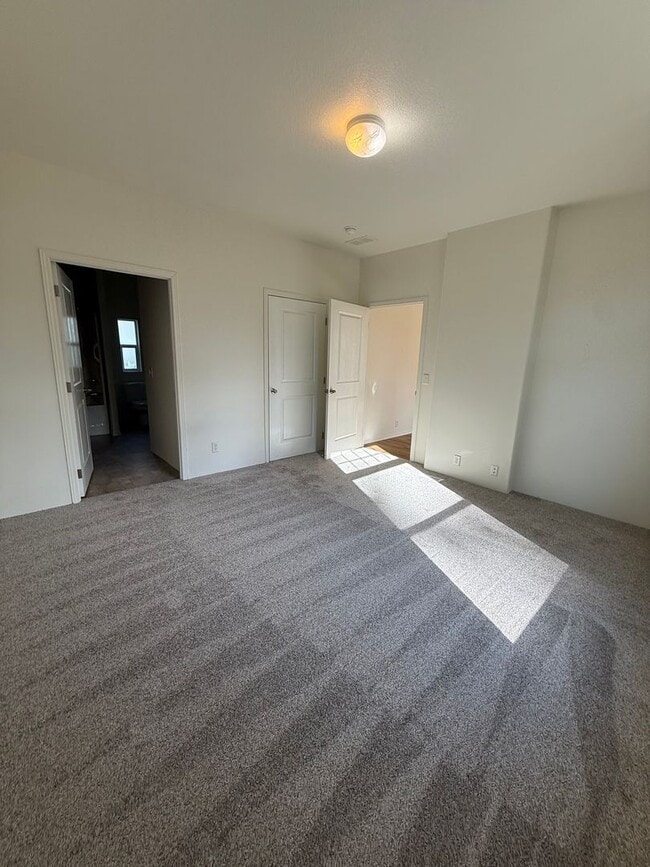 Building Photo - Newly Renovated 3 bed/2 bath manufactured home!