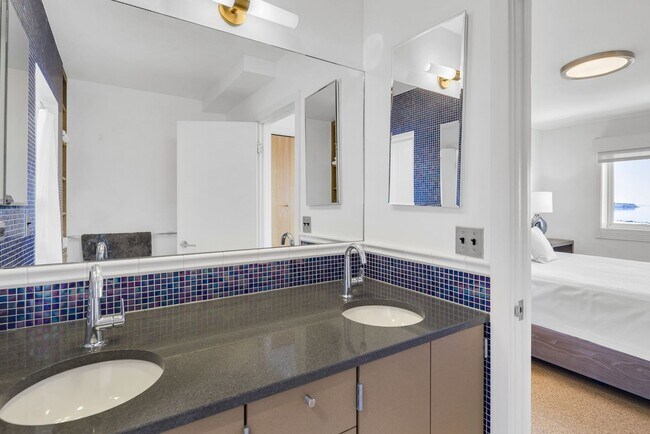 Building Photo - Downtown Anchorage Two Bedroom Two Bath wi...