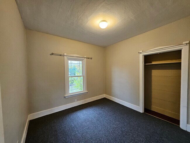 Building Photo - 1301 N Rainier Ave