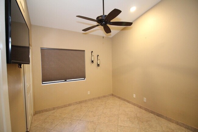 Building Photo - 5437 W Bluefield Ave