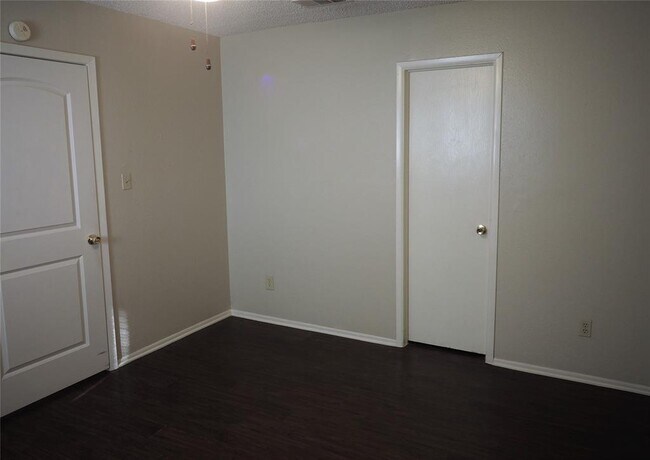 Building Photo - 1218 Tartan Ln