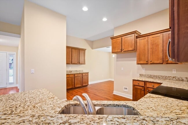 Building Photo - WEST FAIRHOPE IN HUNTINGTON WOODS
