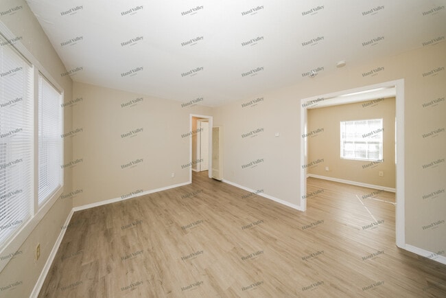 Building Photo - 1020 S Holly Dr