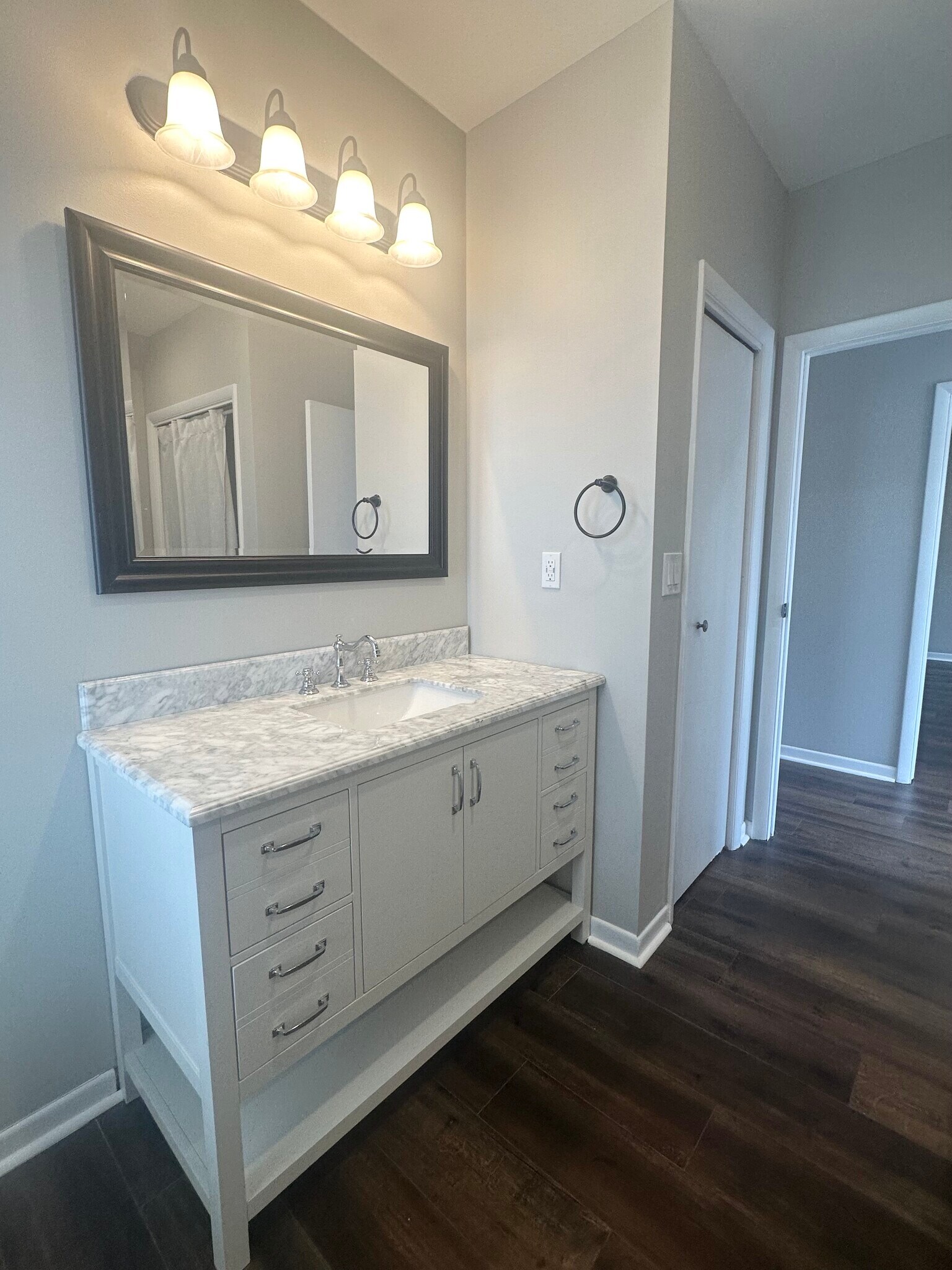 Building Photo - 720 Main St