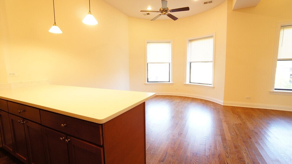 Building Photo - 2840 N Albany Ave