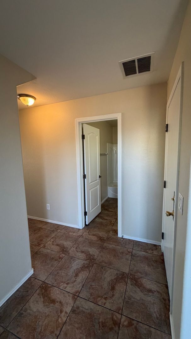 Building Photo - Spacious Surprise home with large backyard