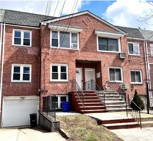 Primary Photo - 6471 Alderton St