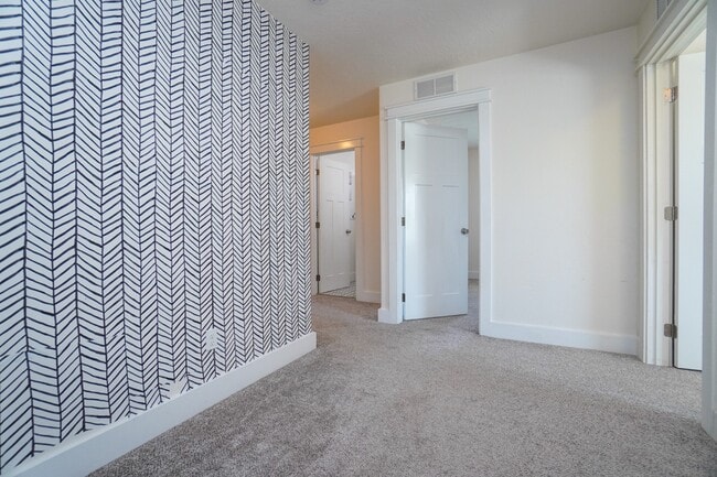 Building Photo - 1655 N Azurite Pl