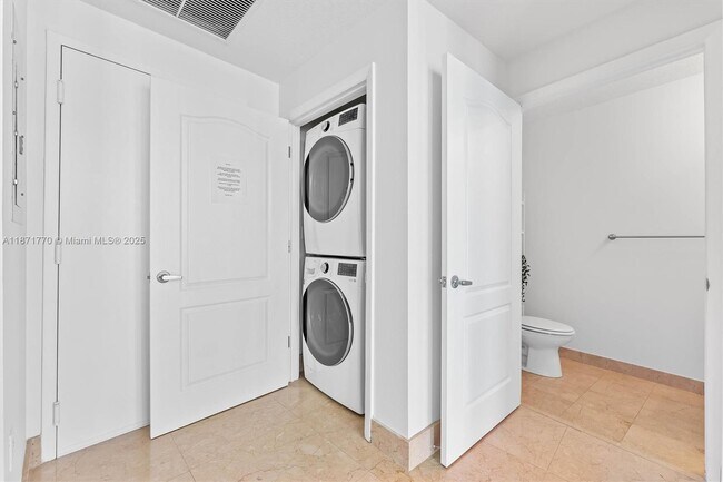 Building Photo - 6515 Collins Ave
