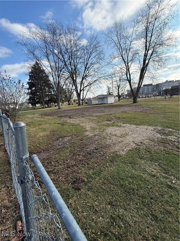 Building Photo - 964 Country Club Dr