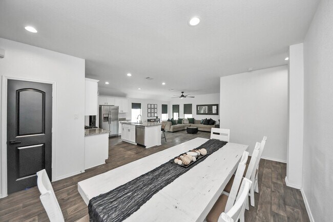 Building Photo - 22939 San Giorgio Ct