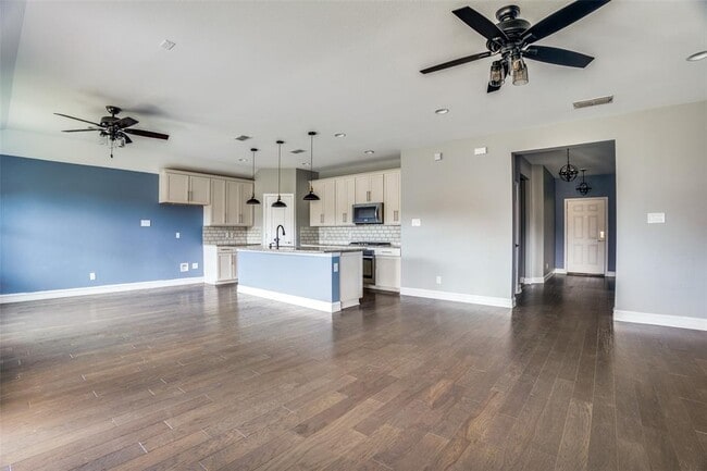 Building Photo - 3404 Glendale Ln