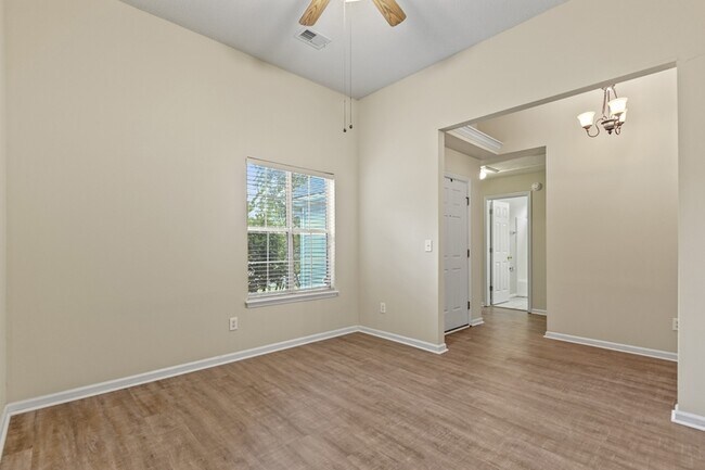 Building Photo - 115 Revolution Dr