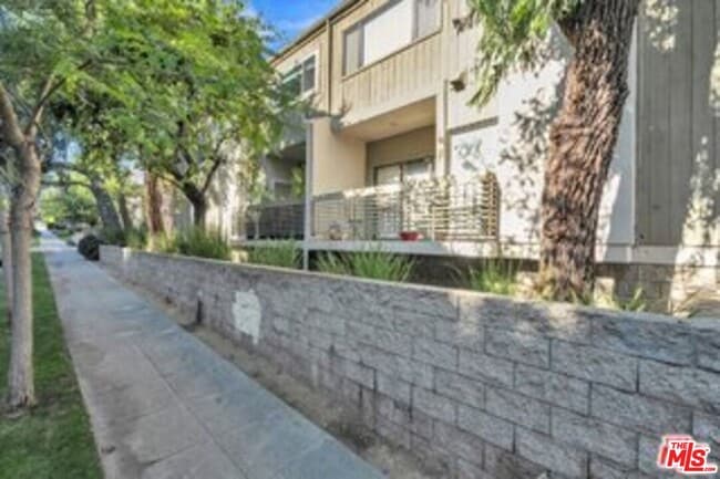 Building Photo - 2909 Arizona Ave