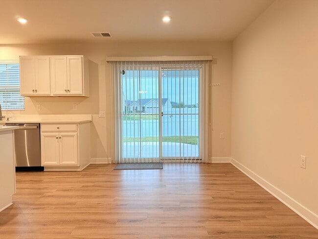 Building Photo - Charming 3 Bed Home in Milford Ponds with ...