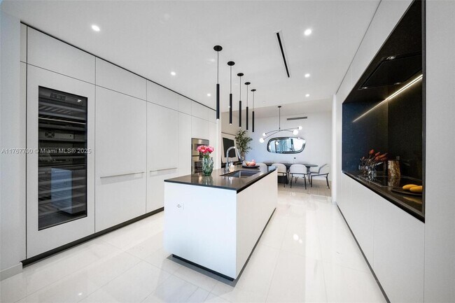 Building Photo - 300 Biscayne Blvd Way