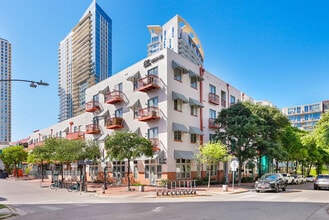 Building Photo - Elle West Ave