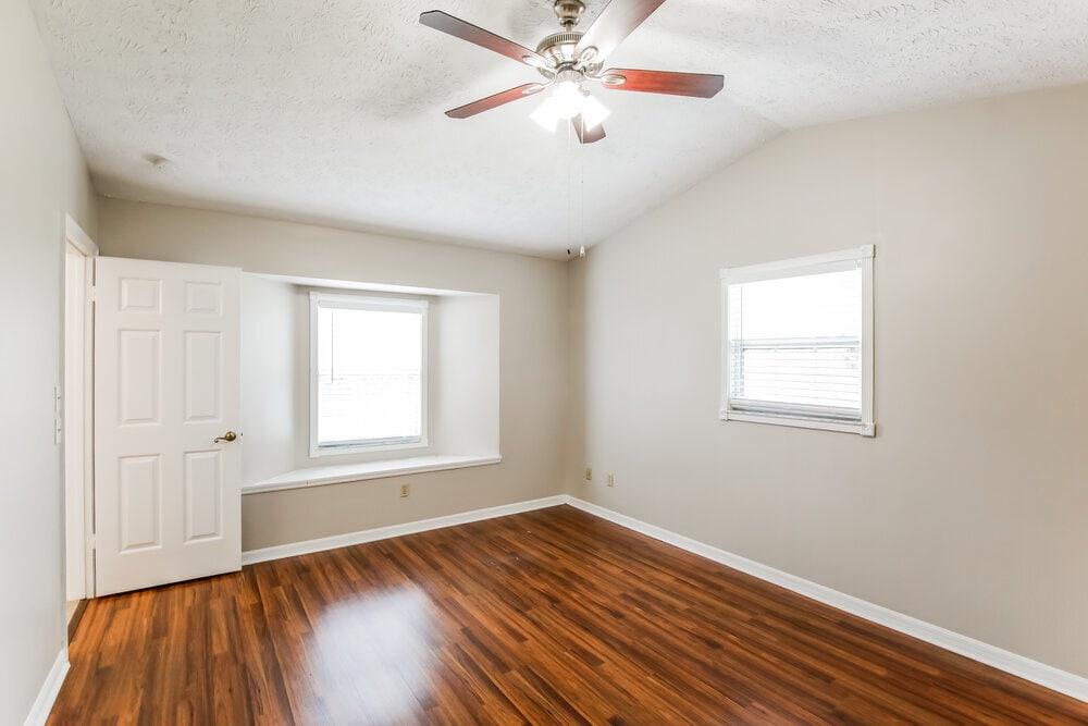 Building Photo - 222 SW Starflower Ave