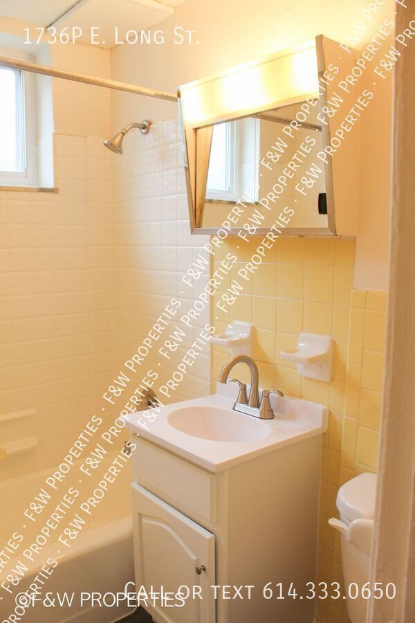 Building Photo - 1736 E Long St