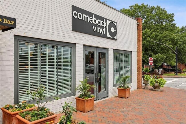 Building Photo - 432 Burton Dr