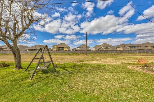 Building Photo - 2452 Country Club Dr